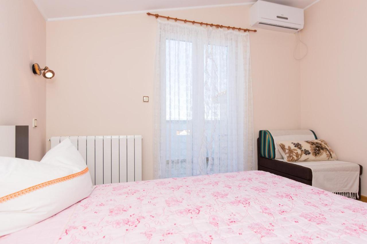 Apartments And Rooms With Parking Space Krk - 5294 Krk Town Exterior foto