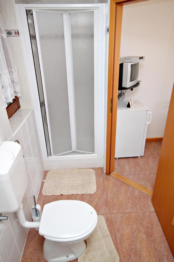 Apartments And Rooms With Parking Space Krk - 5294 Krk Town Exterior foto